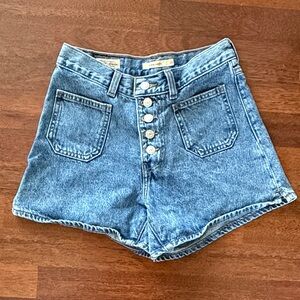 Levi 80s mom short 25 High-Rise Button-Front Denim Shorts